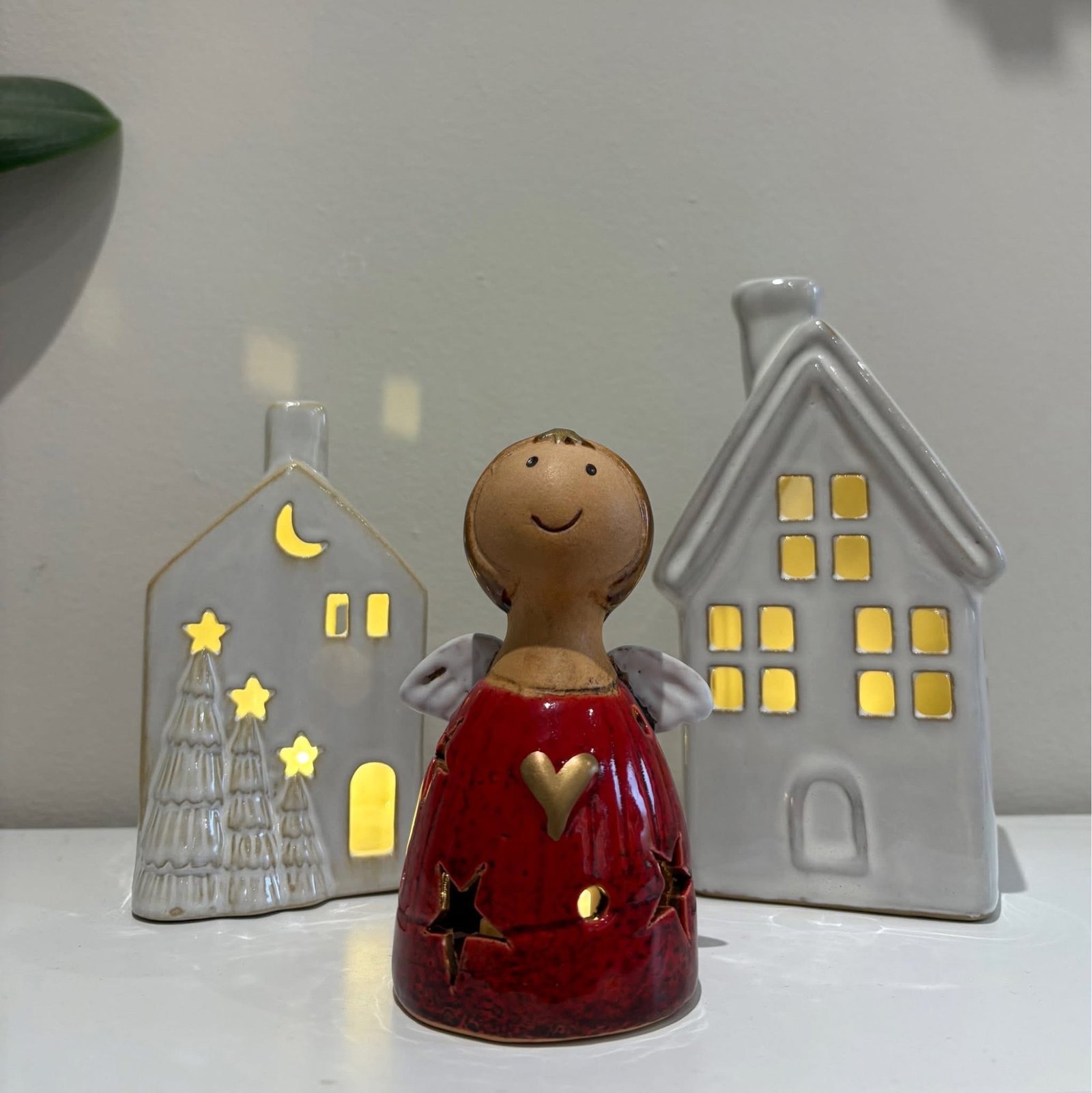 Ceramic LED angel with tealight houses